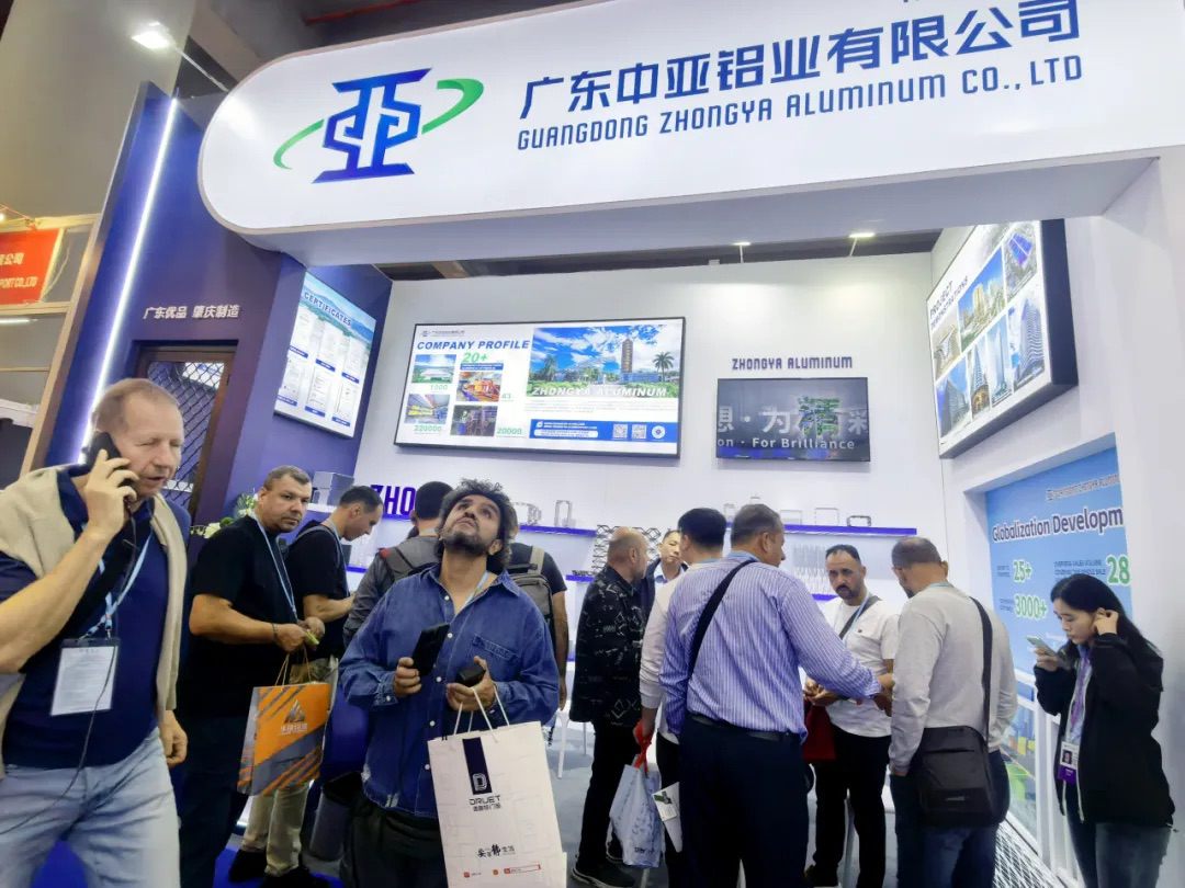 中亞鋁業(yè) “鋁” 光閃耀：廣交會首日現場搶“鮮”看！(圖3)