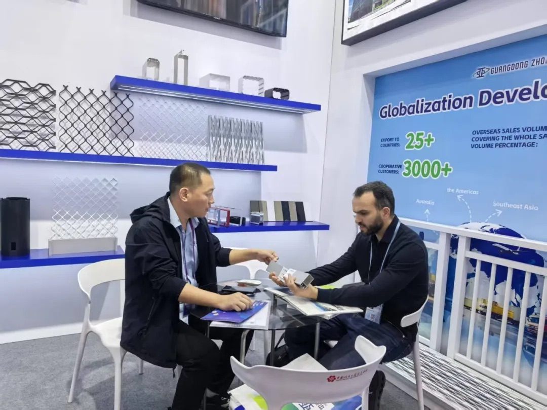 中亞鋁業(yè) “鋁” 光閃耀：廣交會首日現場搶“鮮”看！(圖4)